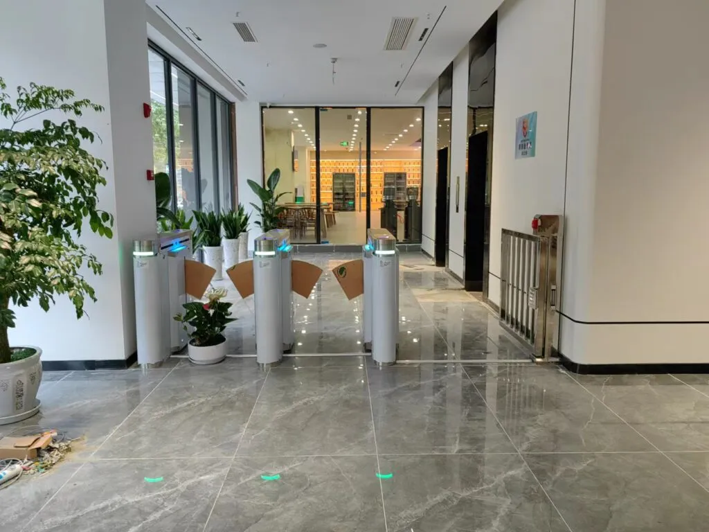 TD303 透明翼门现场案例