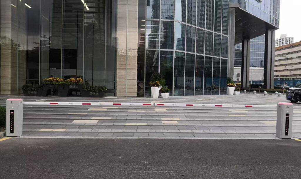 Commercial building boom barrier