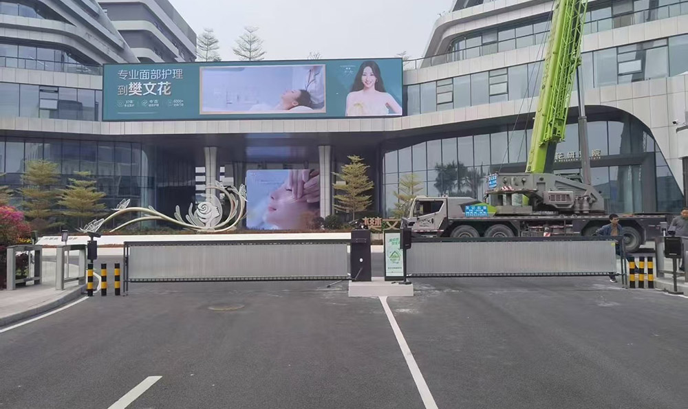 Shopping mall vehicle access control