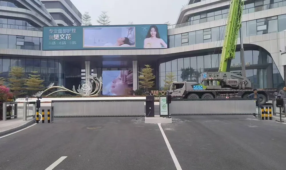 Shopping mall vehicle access control